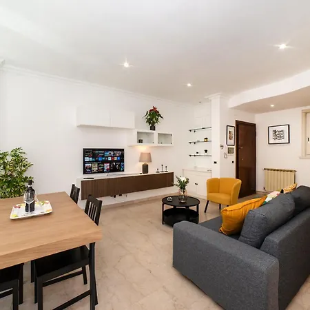 Bernadette - Vaticano Area