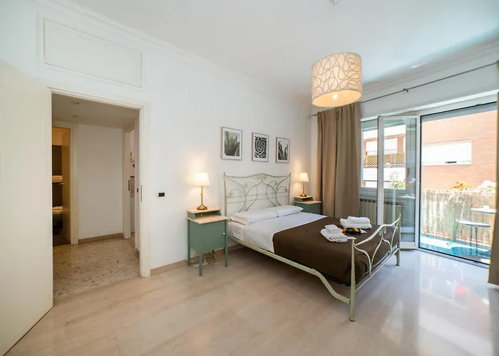 Bernadette - Vaticano Area * Roma